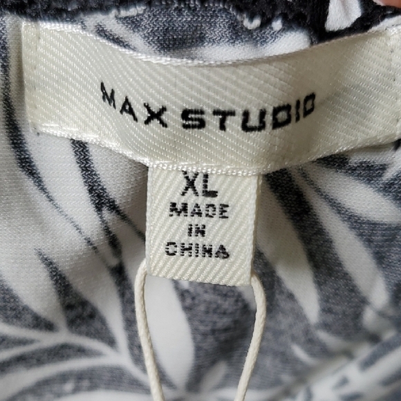 Max Studio Black and White Leaf Print Tank Top - Picture 2 of 8